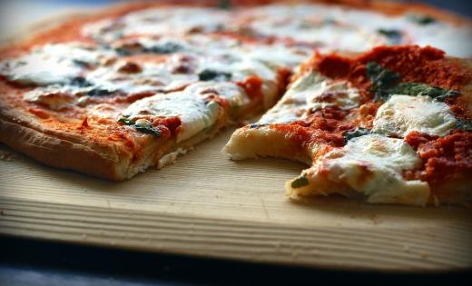 Pełnoziarnista pizza w wersji fit – przepis